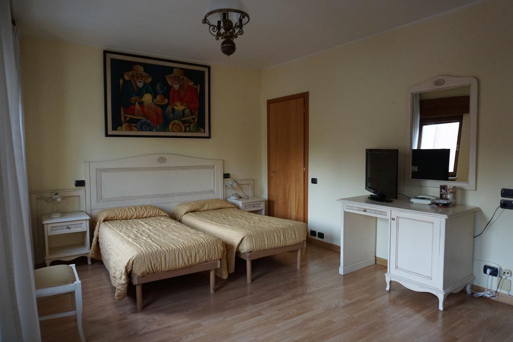 Hotel Siros فيرونا الغرفة الصورة