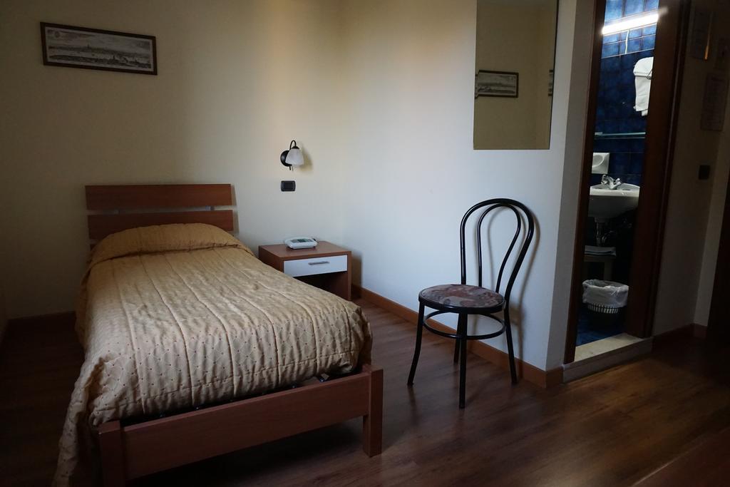 Hotel Siros فيرونا الغرفة الصورة